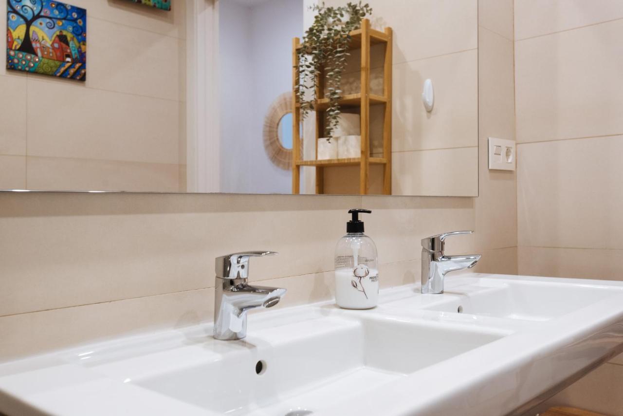 Apartamento Estelar Con Piscina Y Garaje Nervion Apartment Севиля Екстериор снимка